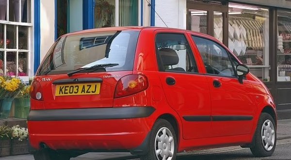 Успех: 47,5%

Matiz навъртя вече 26 години и първоначално беше ок за бюджета, но процентът му на преминаване през технически преглед падна под 50% през 2024 година. Шокиращо е, че въобще има доста такива модели не само на Остроа. 
Помним, още една кола, любима на родния "бакшиш".

Daewoo Matiz беше истинско петместно супермини с приличен багажник и по-добри характеристики от моделите на масовите конкуренти. Дойде с 0,8-литров двигател, като още тогава го правеше костенурка, какво остава за днес! Но малка кола за скромни пари на много години. Очакван е провалът при ГТП. 